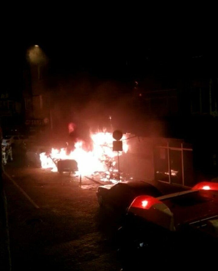 İstanbul'da feci kaza! Dükkana giren otomobil alev topuna döndü - Sayfa 1