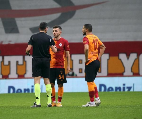 Galatasaray-Antalyaspor maçında verilen kırmızı kart sosyal medyayı ikiye böldü! - Sayfa 4