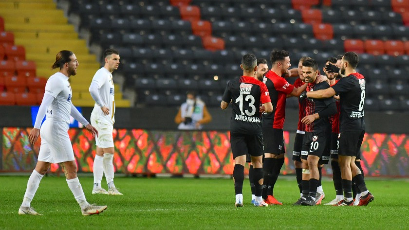 Gaziantep FK, evinde Ankargücü'nü 2-0 mağlup etti