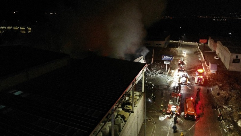 Kayseri Organize Sanayi'de mobilya fabrikasında korkutan yangın