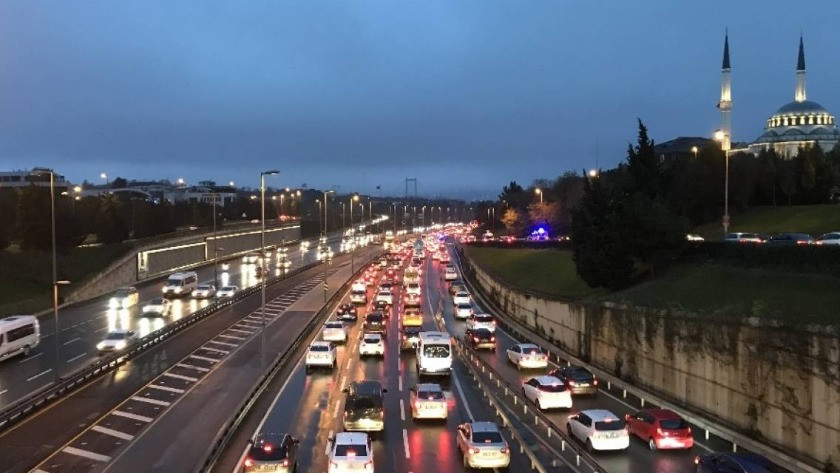 56 saatlik kısıtlama sonrası İstanbul'da trafik yoğunluğu