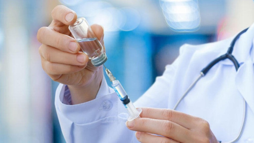 Sağlık çalışanları için koronavirüs aşısı randevu sistemi açıldı