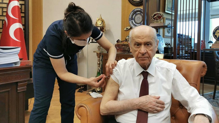 MHP lideri Devlet Bahçeli koronavirüs aşısı yaptırdı