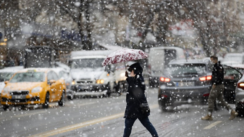 İstanbul'da lapa lapa kar yağışı! 15 Ocak İstanbul hava durumu