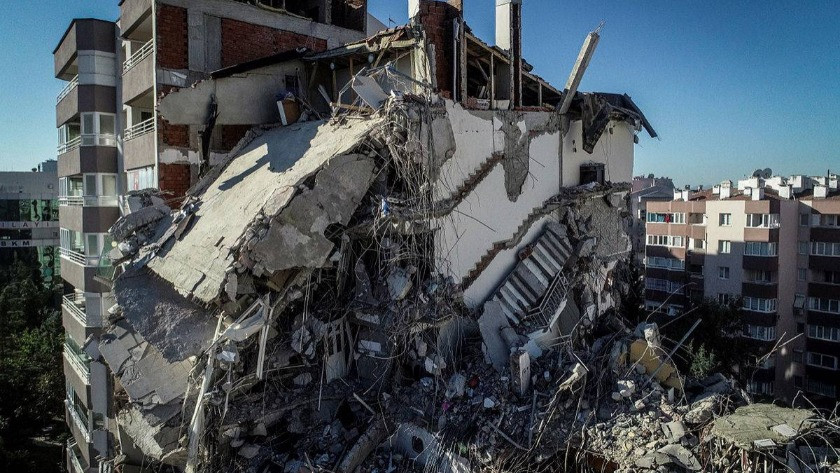 İzmir'deki 6,6'lık depremle ilgili flaş açıklama! Yıkılan binaların ortak özelliği...