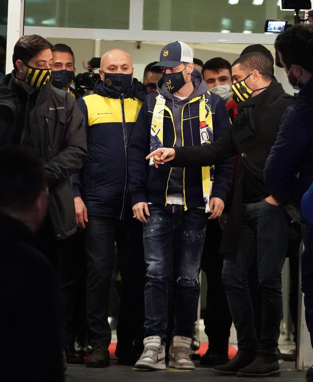 Fenerbahçe ile anlaşan Mesut Özil, İstanbul'da! İşte o görüntüler... - Sayfa 3