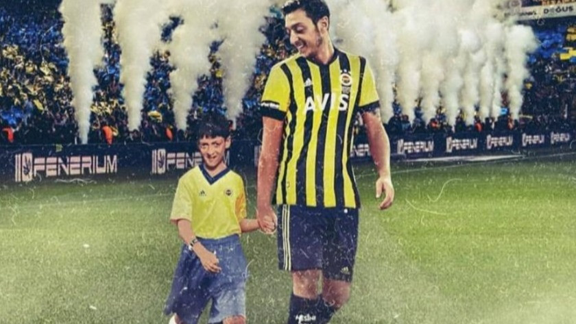 Mesut Özil'in Fenerbahçe formalı paylaşımı sosyal medyayı salladı