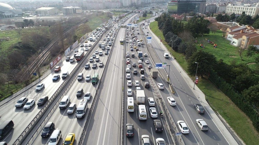 İstanbul'da sokağa çıkma kısıtlaması öncesi trafik yoğunluğu arttı - Sayfa 4