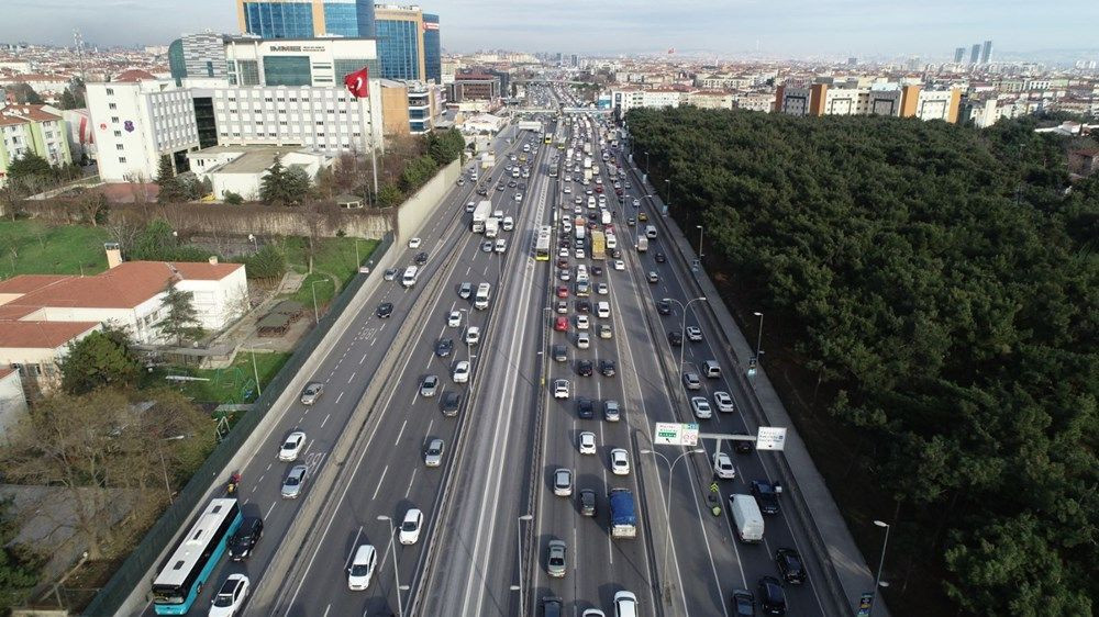 İstanbul'da sokağa çıkma kısıtlaması öncesi trafik yoğunluğu arttı - Sayfa 2