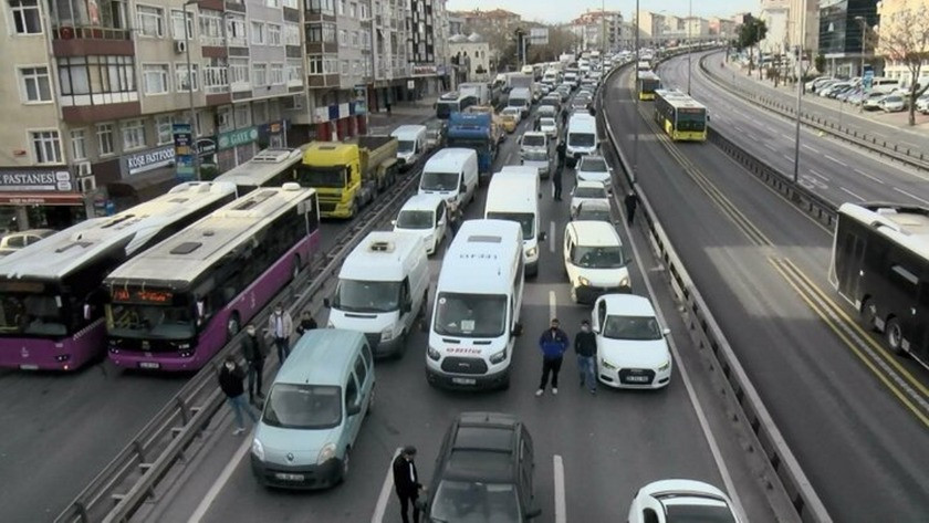 Yasağa rağmen İstanbul D-100 karayolunda şaşırtan trafik !