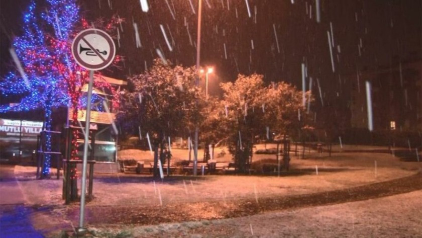 İstanbul'da kar etkisini artırdı! İşte yeni görüntüler