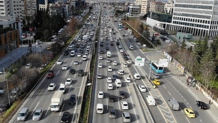 Hafta sonu yasağından önce İstanbul'da trafik  yoğunluğu