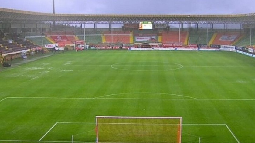 Alanyaspor - Sivasspor maçı yağıştan ertelendi