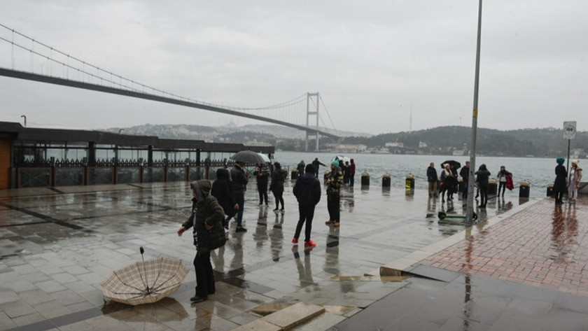 Yasağa rağmen Ortaköy'de turistlerin İstanbul turu