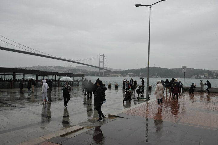 Yasağa rağmen Ortaköy'de turistlerin İstanbul turu - Sayfa 1