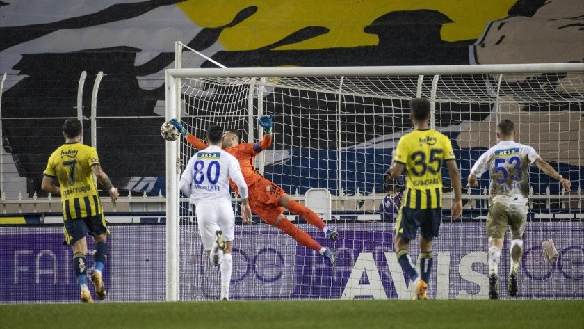 Fenerbahçe, Rizespor'u tek golle mağlup etmeyi başardı
