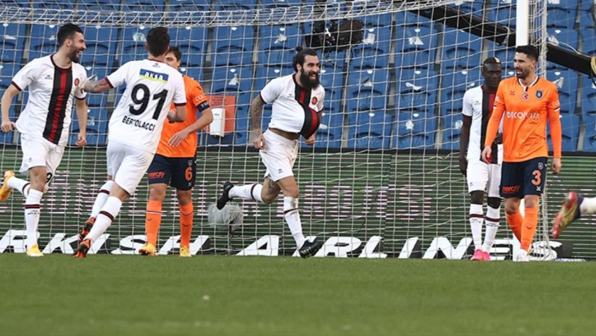 Başakşehir, evinde Fatih Karagümrük'e 1-0 yenildi