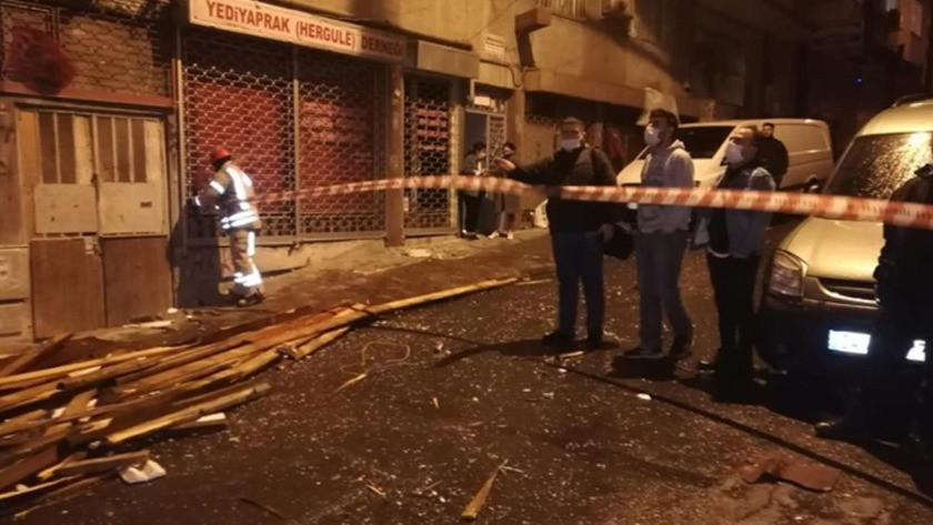 İstanbul’u fırtına vurdu: Çok sayıda evin çatısı uçtu