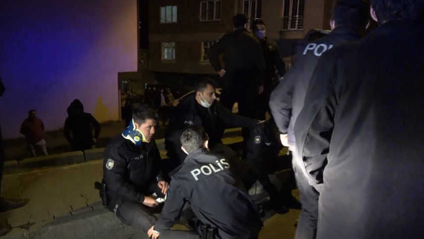 Arnavutköy'de polis aracı kaza yaptı: 2'si polis, 3 yaralı 