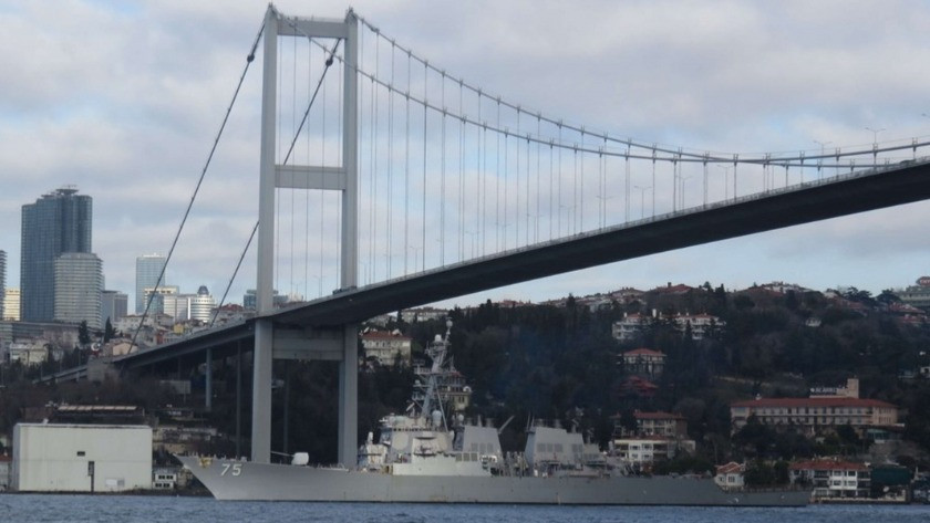 ABD askerleri İstanbul Boğazı'ndan geçti