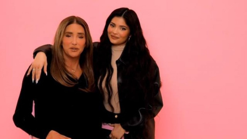 Kylie Jenner cinsiyet değiştiren babasına makyaj yaptı