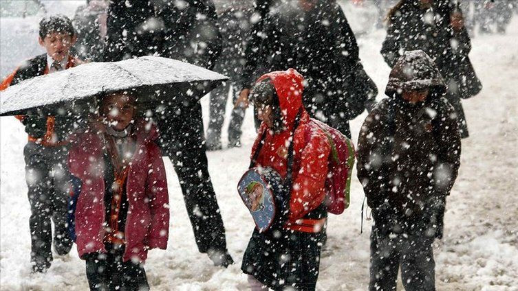 Yoğun kar yağışı ile birlikte kar tatilli haberleri peş peşe geldi! Hangi illerde okullar tatil oldu - Sayfa 1