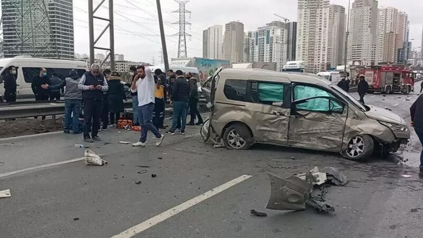 TEM Otoyolu'nda feci kaza ! 4 kişi yaralandı