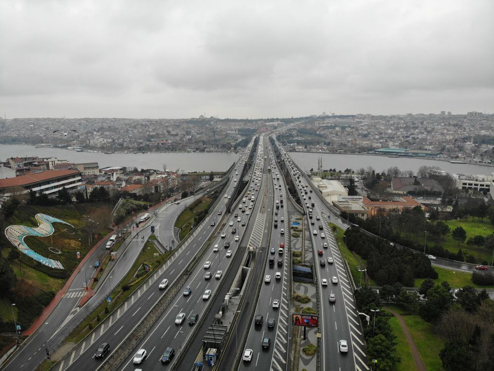 İstanbul’da kısıtlamasız ilk Cumartesi gününde trafik durma noktasına geldi! - Sayfa 1