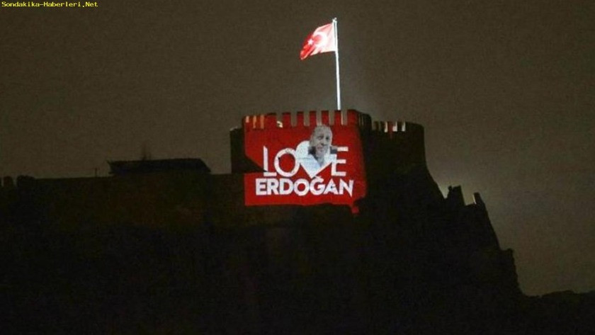 Ankara Kalesi'ne "Love Erdoğan" ışıklandırılması
