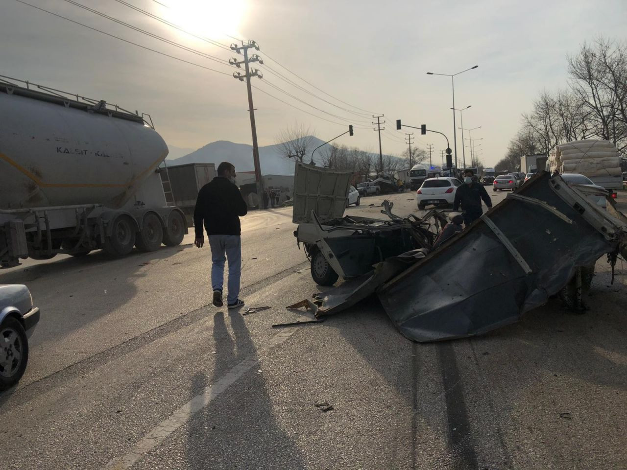 Bursa'daki feci kaza! Karşı şeride geçen tır önüne gelen araçları biçti! Ölü ve yaralılar var - Sayfa 4