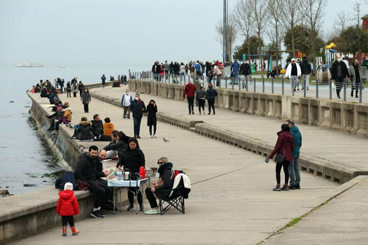 İstanbul Caddebostan sahilinde korkutan kalabalık! - Sayfa 1