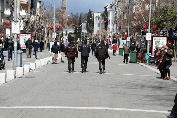 Türkiye'nin en batısındaki tek 'mavi' şehirdi, vakalar fırladı! Sadece 3 'mavi' şehir kaldı - Sayfa 1