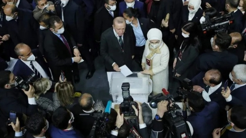 Erdoğan bir kez daha AK Parti Genel Başkanı seçildi