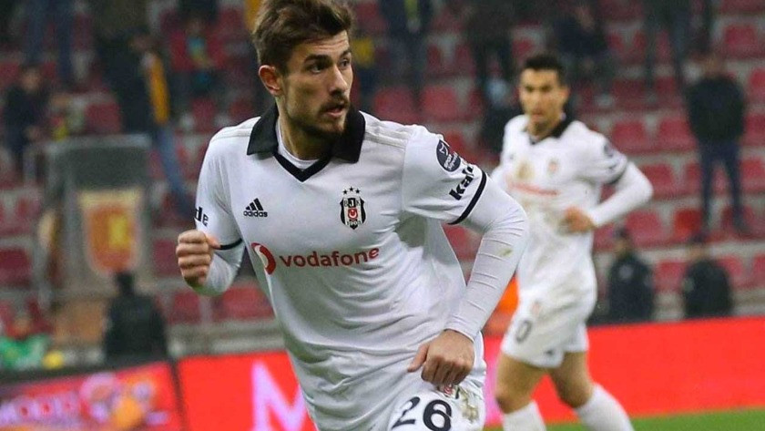 Beşiktaşlı iki futbolcunun koronavirüs testi pozitif çıktı