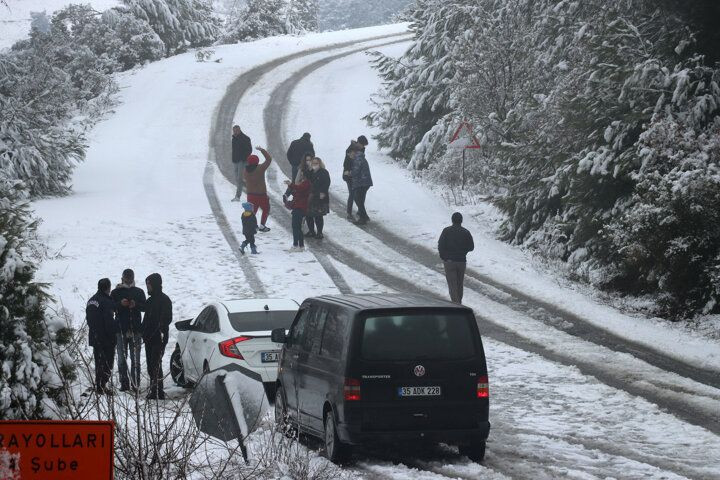 İzmir'e 1 Nisan şakası! Nisan ayında kar yağdı - Sayfa 4