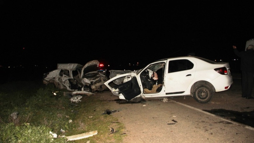 İki otomobilin çarpıştığı feci kazada 5 kişi öldü