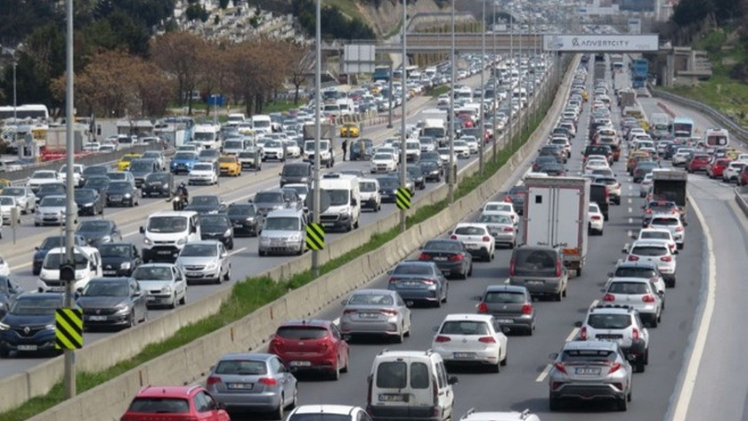 Hafta sonu kısıtlama öncesi İstanbul'da trafik erken başladı