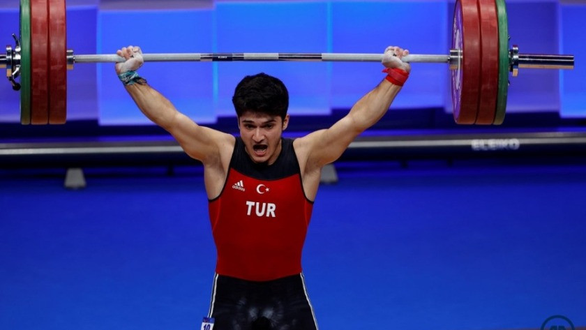 Muhammed Furkan Özbek'ten 2 altın madalya