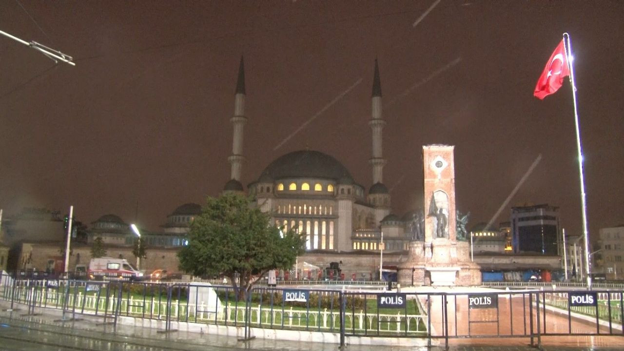 İstanbul'da sağanak yağış etkili oluyor! - Sayfa 1
