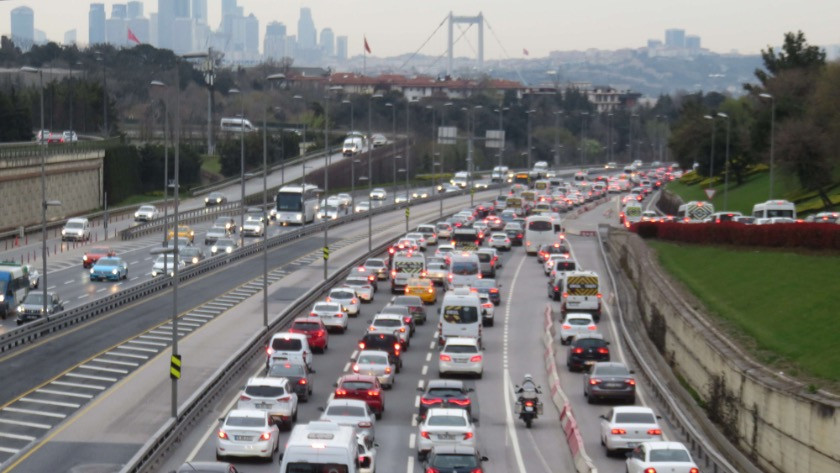 Kısıtlama sonrası İstanbul'da trafik yoğunlaştı