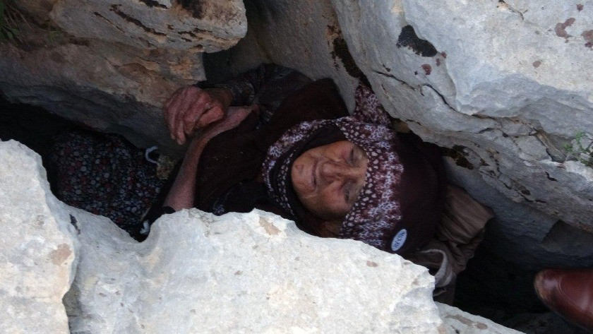 İnanılmaz olay! Yaşlı kadın sıkıştığı kayalıkta 3 gün sonra bulundu