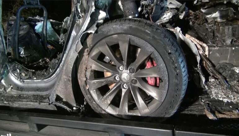 Sürücüsüz Tesla aracı kaza yaptı! 2 kişi feci şekilde can verdi - Sayfa 2