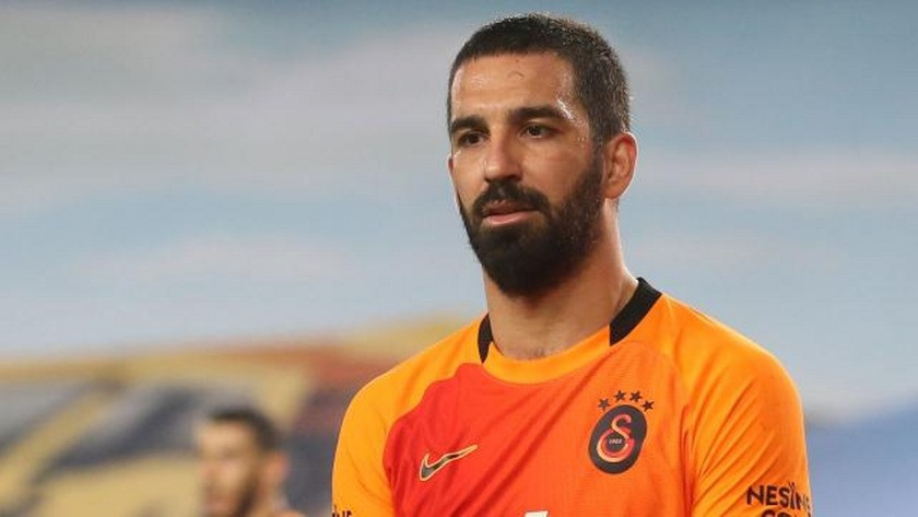 Galatasaray'da Arda Turan'ın sözleşmesi 1 yıl daha uzadı