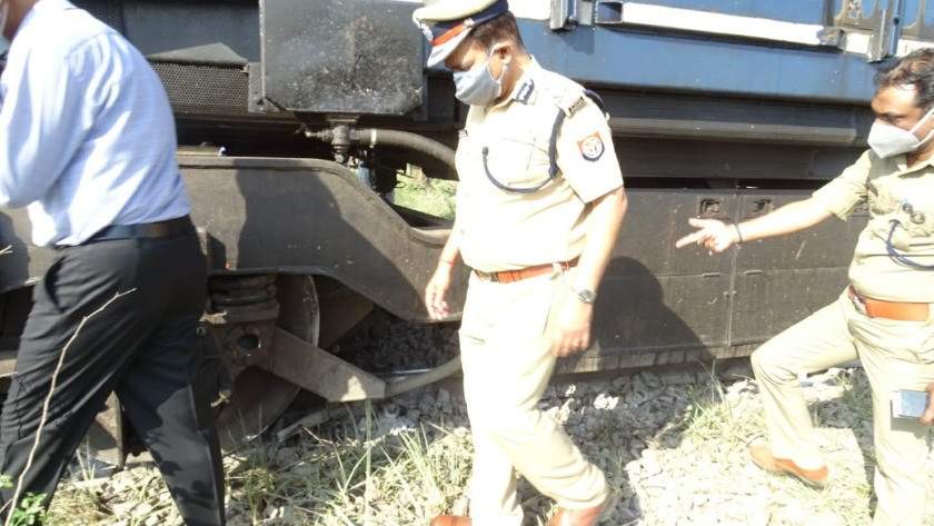 Hindistan’da yolcu treni feci kaza yaptı