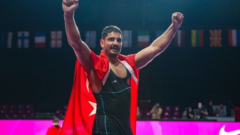 Taha Akgül, 8. şampiyonlukla Avrupa güreş tarihine geçti