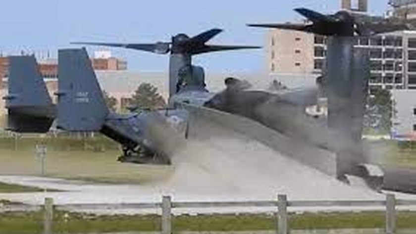 ABD hava taşıtı İngiltere'de helikopter pistini parçaladı