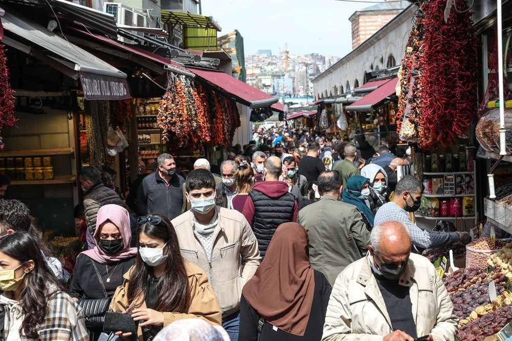 İstanbul Eminönü'nde 'kapanma alışverişi' yoğunluğu - Sayfa 2