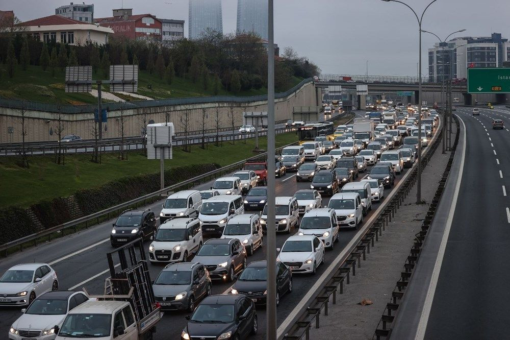 Tam kapanma öncesi kaçışlar sürüyor! İstanbul'da trafik yoğunluğu - Sayfa 2