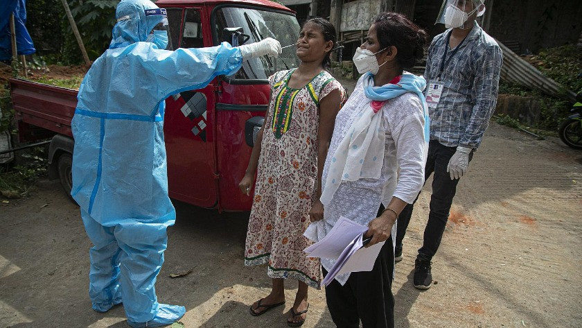 Durum çok korkunç! Hindistan'da koronavirüs vaka sayısı rekor kırdı