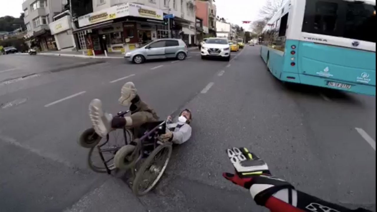 Engelli adamı kimse umursamadı! İstanbul’da insanlık ölmüş dedirten olay kamerada - Sayfa 1